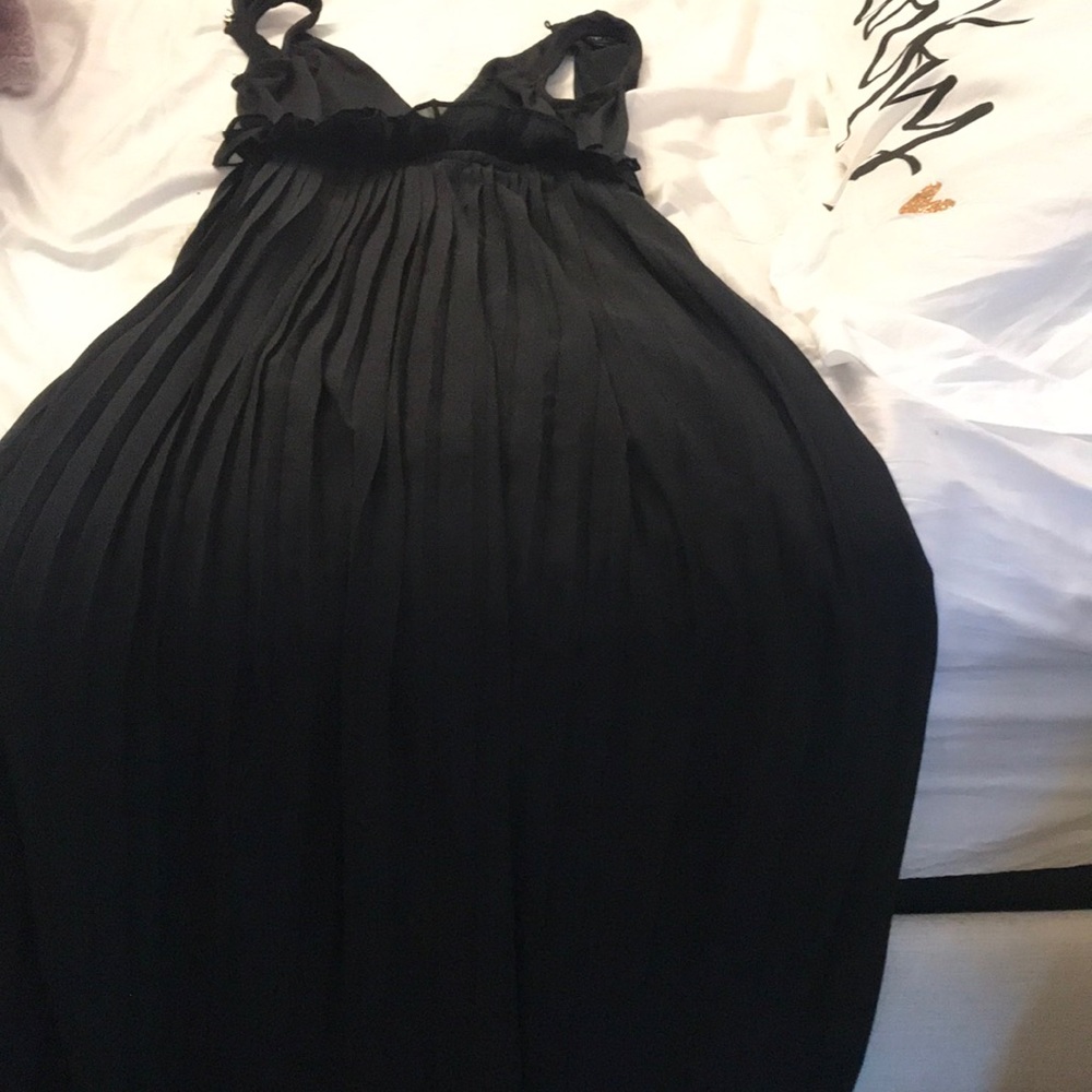 Maxi long black pleated dress